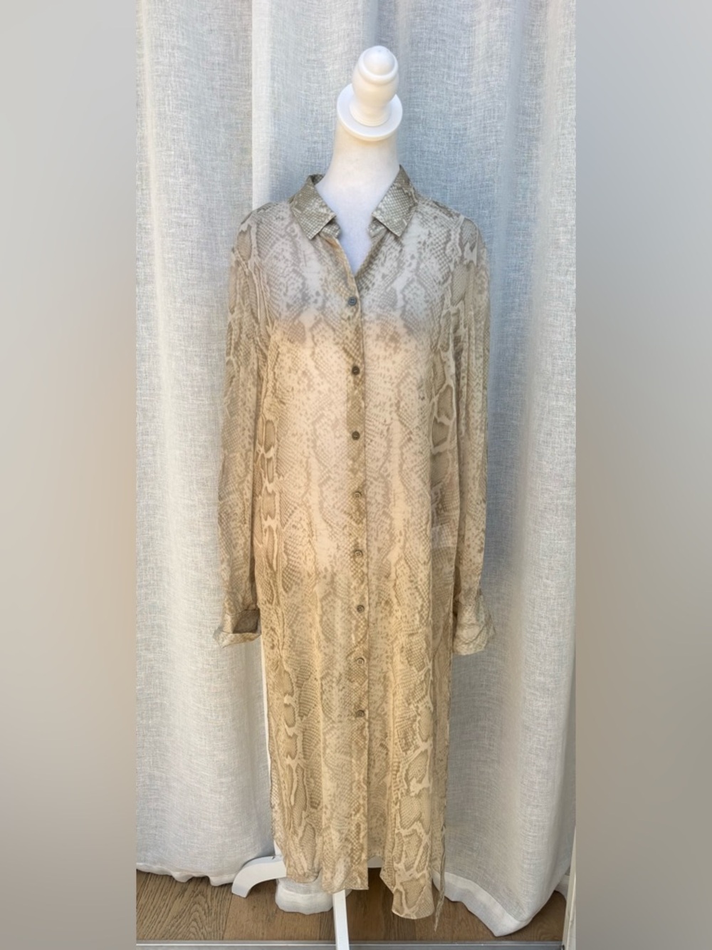Elie Tahari silk snake print long sleeve button down silk  dress